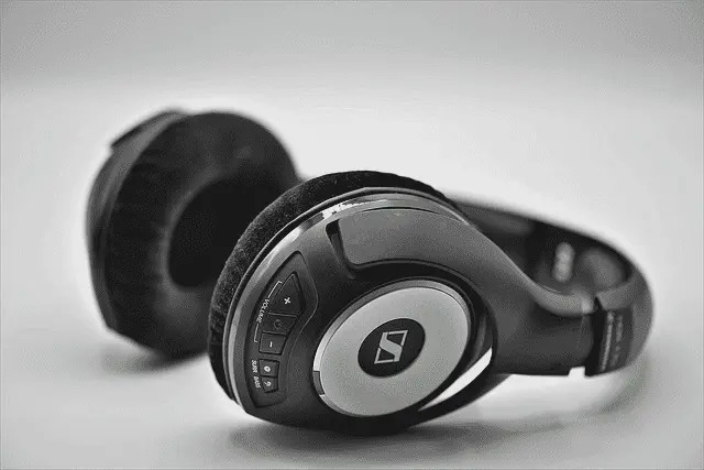 Headphones Help Autistic People Block Out Overwhelming Noise and Sensory Stimuli: